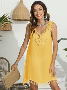 Vestido playero elegante amarillo de cuello en V con ganchillo y flecos para mujeres