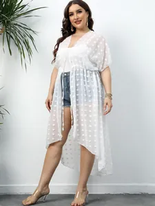 Plus size λευκό σιφόν κάλυμμα παραλίας με πουά και ακανόνιστο στρίφωμα