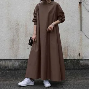 Long-sleeved loose maxi dress in brown with round neck and ribbed cuffs