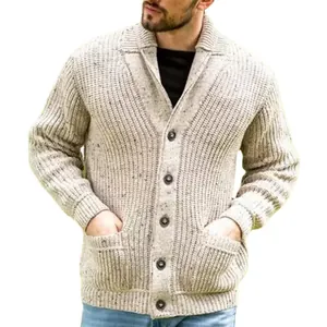 Lässige Herren-Strickjacke in Mischfarbe mit Schalkragen und praktischen Taschen vorne