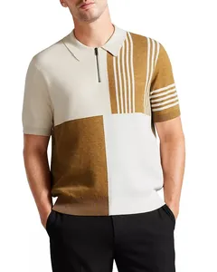 Vue détaillée du polo en maille color-block pour hommes avec demi-zip et rayures