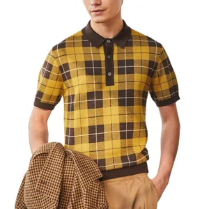 Elegantes gelbes Karo-Jacquard-Strick-Poloshirt für Herren mit braunem Kontrastkragen