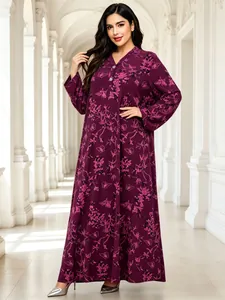 Robe longue élégante violette à fleurs, col en V et style ethnique ample pour femme.