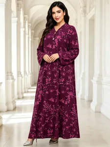 Robe longue élégante violette à col en V avec imprimé floral et motifs de papillons