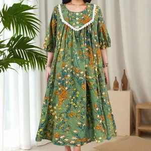 Elegant plus size retro green floral maxi dress featuring lantern sleeves and lace trim