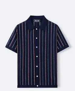 Polo da uomo in maglia blu scuro con righe verticali bianche e arancioni di dettaglio