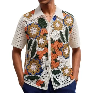 Camisa de ganchillo para hombre de manga corta con calados de flores multicolor