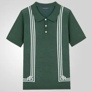 Polo de punto verde para hombre de manga corta con rayas blancas y motivos geométricos