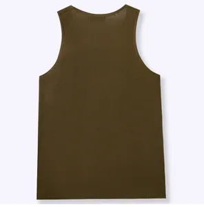 Vista trasera de un chaleco de punto verde oliva para hombre con textura fina y corte holgado
