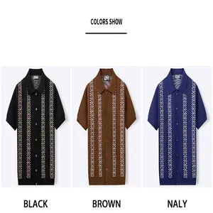 Detaillierte Farbauswahl für Herren-Strickpoloshirts mit Jacquardmuster in Schwarz, Braun und Blau.