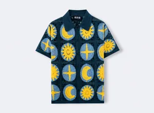 Polo en maille crochetée bleu marine style rétro Hawaï avec motifs soleil et lune
