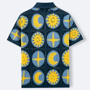 Polo au crochet rétro pour hommes avec motifs soleil et lune en bleu marine