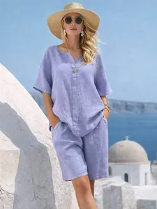 Elegant lavendel katoen linnen resort set, top met V-hals en bijpassende korte broek