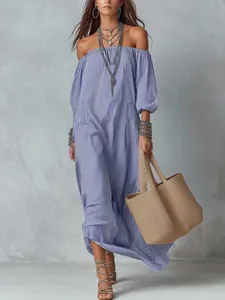 Elegante blauw-wit gestreepte maxi-jurk met blote schouders voor de zomervakantie