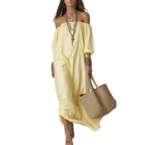 Elegante geel gestreepte maxi-jurk met blote schouders perfect voor zomervakantie en resort