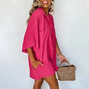 Tuta estiva larga rosa acceso con tasche e colletto per vacanze casual alla moda.
