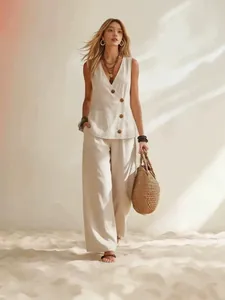 Ensemble élégant en lin beige avec gilet et pantalon large pour les vacances d'été