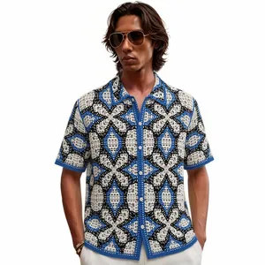 Polo da uomo a maniche corte in maglia geometrica con un elegante design traforato blu e bianco
