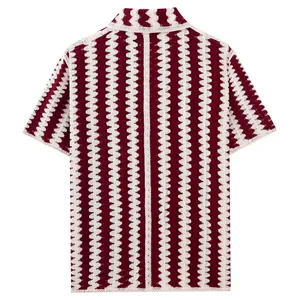 Polo de punto de ganchillo para hombre con elegantes rayas onduladas rojas y blancas