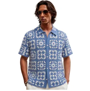 Vintage gehaakt herenoverhemd met korte mouwen, blauw en wit etnisch gebreid poloshirt