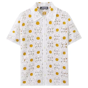 Herren Sommer Resort-Style Häkelstrick-Shirt mit gelbem Gänseblümchen-Hohlmuster-Design