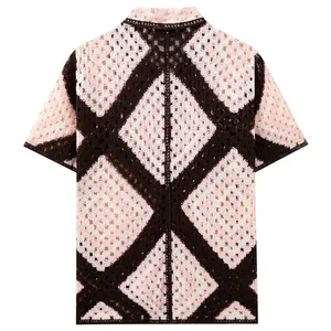 Polo en maille crochetée ajourée pour homme avec motif de losanges contrastés