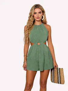 Tutina verde elegante estiva con scollo all'americana, sexy aperture in vita e dettaglio anello