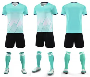 Ensemble complet de football à séchage rapide vert menthe présenté sous plusieurs angles
