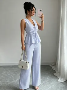 Ensemble décontracté d'été avec haut sans manches à rayures bleues et pantalon large