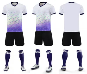 Vues avant, latérale et arrière d'un maillot de football dégradé violet et blanc