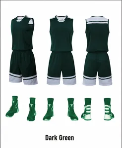 Vue détaillée de l'ensemble de basket-ball vert foncé et des chaussures de sport