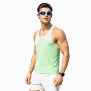 Seamless breathable mesh sports tank top for men running marathon and fitness training
