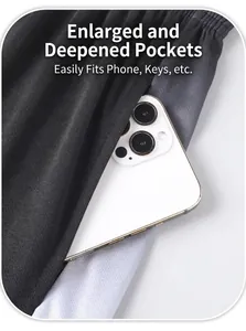Détail de la poche latérale profonde d'un short de sport pour homme avec un smartphone.
