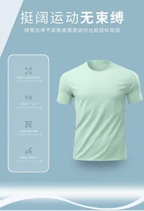 Gros plan d'un t-shirt de sport vert menthe pour hommes à haute élasticité