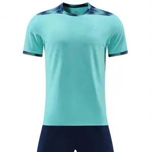 Ademend voetbaltenue-set in mintgroen met geometrisch patroon en donkerblauwe short