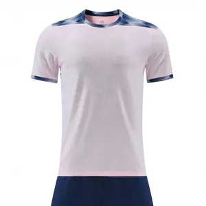 Sneldrogend roze voetbalshirt-set met geometrische patronen en donkerblauwe accenten