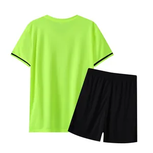 Detaillierte Rückansicht eines neongrünen und schwarzen schnelltrocknenden Fußball-Sets