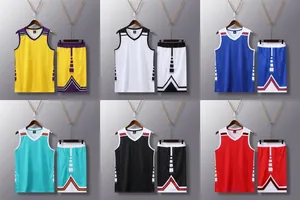 Vue détaillée présentant six options de couleurs vives pour les ensembles de basketball