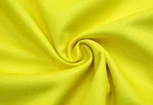 Macro della trama del tessuto a rete giallo brillante traspirante per maglia da portiere