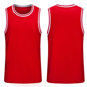 Vista anteriore e posteriore della maglia da basket rossa con bordo a righe sottili
