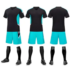 Vue détaillée en trois parties d'un ensemble de maillot de football pro noir et cyan