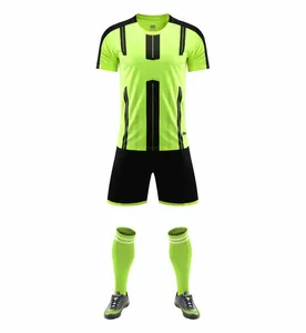 Set completo maglia calcio verde neon e nero per allenamento e competizione per bambini