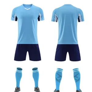 Hellblaues Kurzarm-Fußballtrikot-Set mit dunkelblauen Shorts und Socken für Training