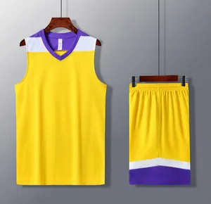Detailansicht des gelben, atmungsaktiven Basketball-Trikotsets für das College-Training