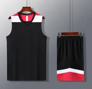 Detailansicht des schnelltrocknenden Basketball-Trikotsatzes in Schwarz und Rot