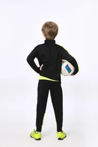Rückansicht eines Fußballtrainingsanzugs für Kinder in Schwarz und Neongelb, Langarm
