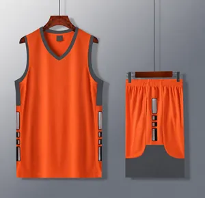 Detailansicht des orangefarbenen Basketball-Trikotsets mit grauen Kontrasteinsätzen