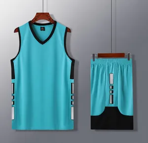 Detailansicht eines seeblauen Basketball-Trikot-Sets für Training und Sportwettkämpfe.