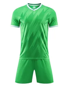 Set maglia da calcio verde traspirante con motivo a fulmini alla moda per sport estivi