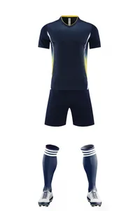 Vue détaillée de l'ensemble de football bleu marine séchage rapide avec maillot et short